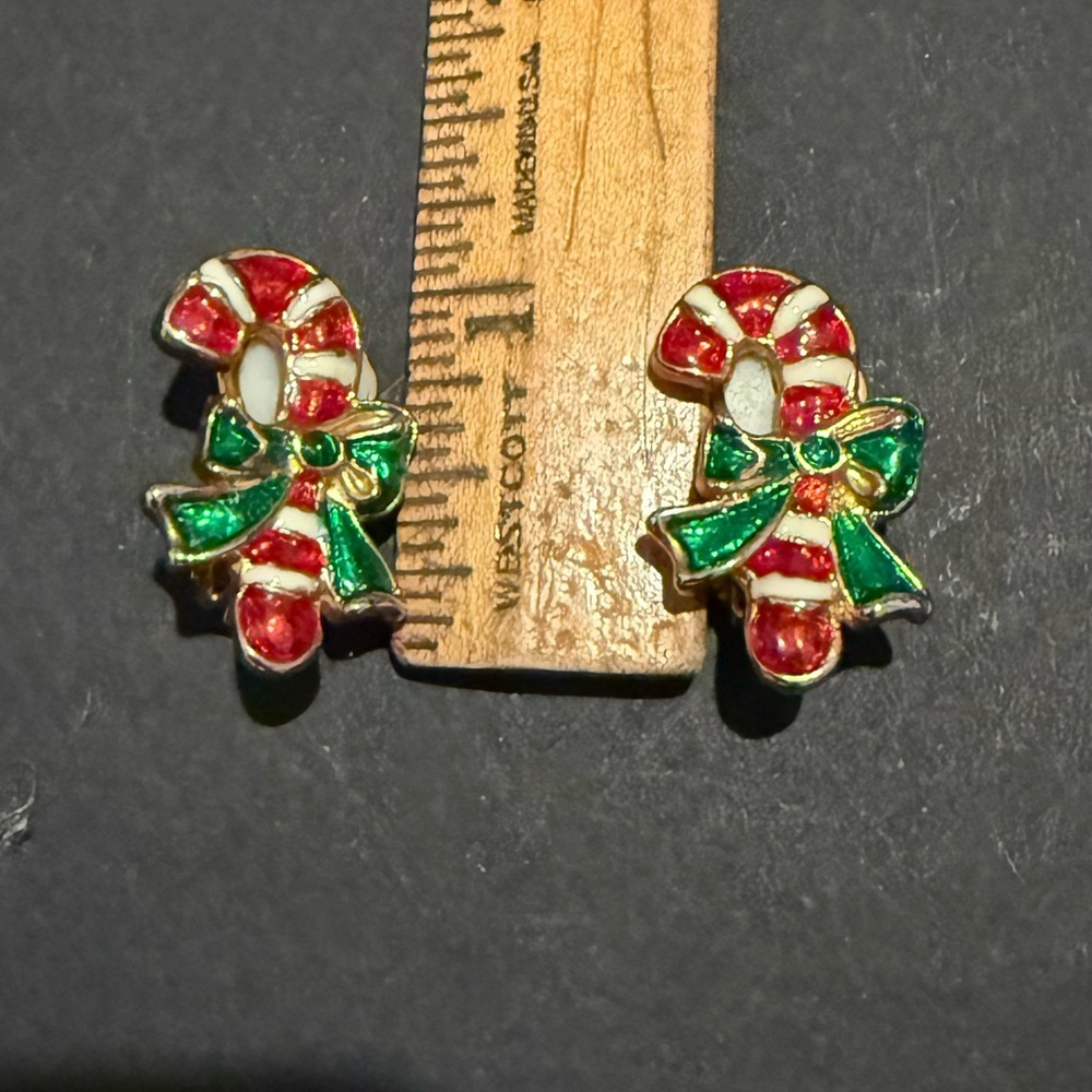 🎄 Enamel Candy Cane Clip-On Earrings – Festive Holiday Jewelry 🎄 - Picture 4 of 6